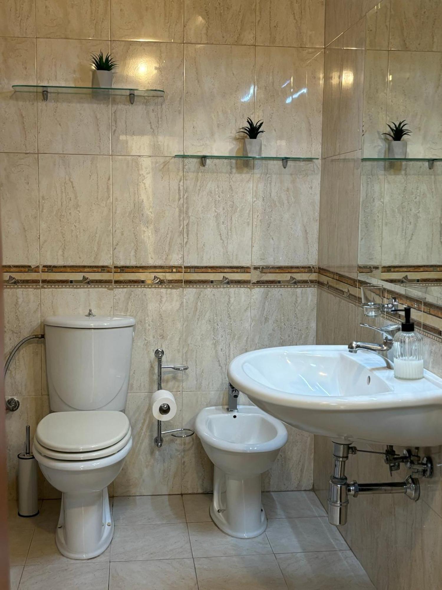 Tam 2Bdr Center Taiwan Apartment ティラナ エクステリア 写真